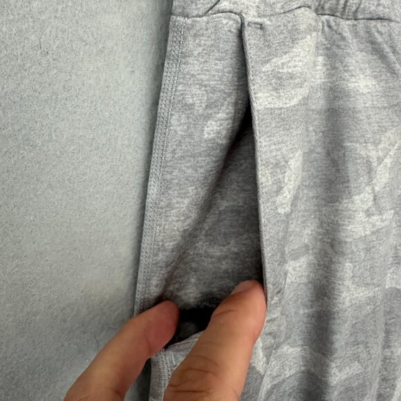 Vuori Women's Gray Camo Jogger Track Pants - Picture 5 of 12